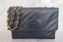 将图片加载到图库查看器，CHANEL/香奈儿 垂直针迹 链条包 荔枝皮 Black/Gold hadware(黑色/金色金属) 肩背包 800010123
