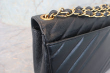 将图片加载到图库查看器，CHANEL/香奈儿 垂直针迹 链条包 荔枝皮 Black/Gold hadware(黑色/金色金属) 肩背包 800010123
