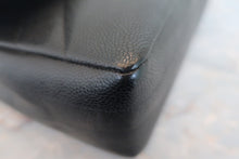 将图片加载到图库查看器，CHANEL/香奈儿 垂直针迹 链条包 荔枝皮 Black/Gold hadware(黑色/金色金属) 肩背包 800010123
