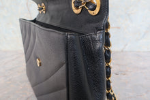 将图片加载到图库查看器，CHANEL/香奈儿 垂直针迹 链条包 荔枝皮 Black/Gold hadware(黑色/金色金属) 肩背包 800010123
