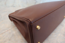 将图片加载到图库查看器，HERMES KELLY 28 Graine Couchevel leather Chocolat □B刻印 Hand bag 600110042
