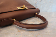 将图片加载到图库查看器，HERMES KELLY 28 Graine Couchevel leather Chocolat □B刻印 Hand bag 600110042
