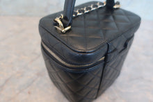 画像をギャラリービューアに読み込む, CHANEL/シャネル マトラッセバニティチェーンショルダーバッグ キャビアスキン ブラック/ゴールド金具 ショルダーバッグ 800010133
