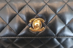 CHANEL Mini matelasse chain shoulder bag Lambskin Black/Gold hadware Shoulder bag 600050035