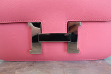 Load image into Gallery viewer, HERMES CONSTANCE3 23 Epsom leather Rose azalee A Engraving Shoulder bag 600110039
