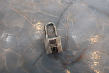 将图片加载到图库查看器，HERMES PICOTIN LOCK CASAQUE MM Clemence leather Etoupe gray/Gold □P刻印 Hand bag 800070093
