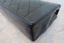 Load image into Gallery viewer, CHANEL  Diana matelasse chain shoulder bag Lambskin Black/Gold hadware Shoulder bag 700060106
