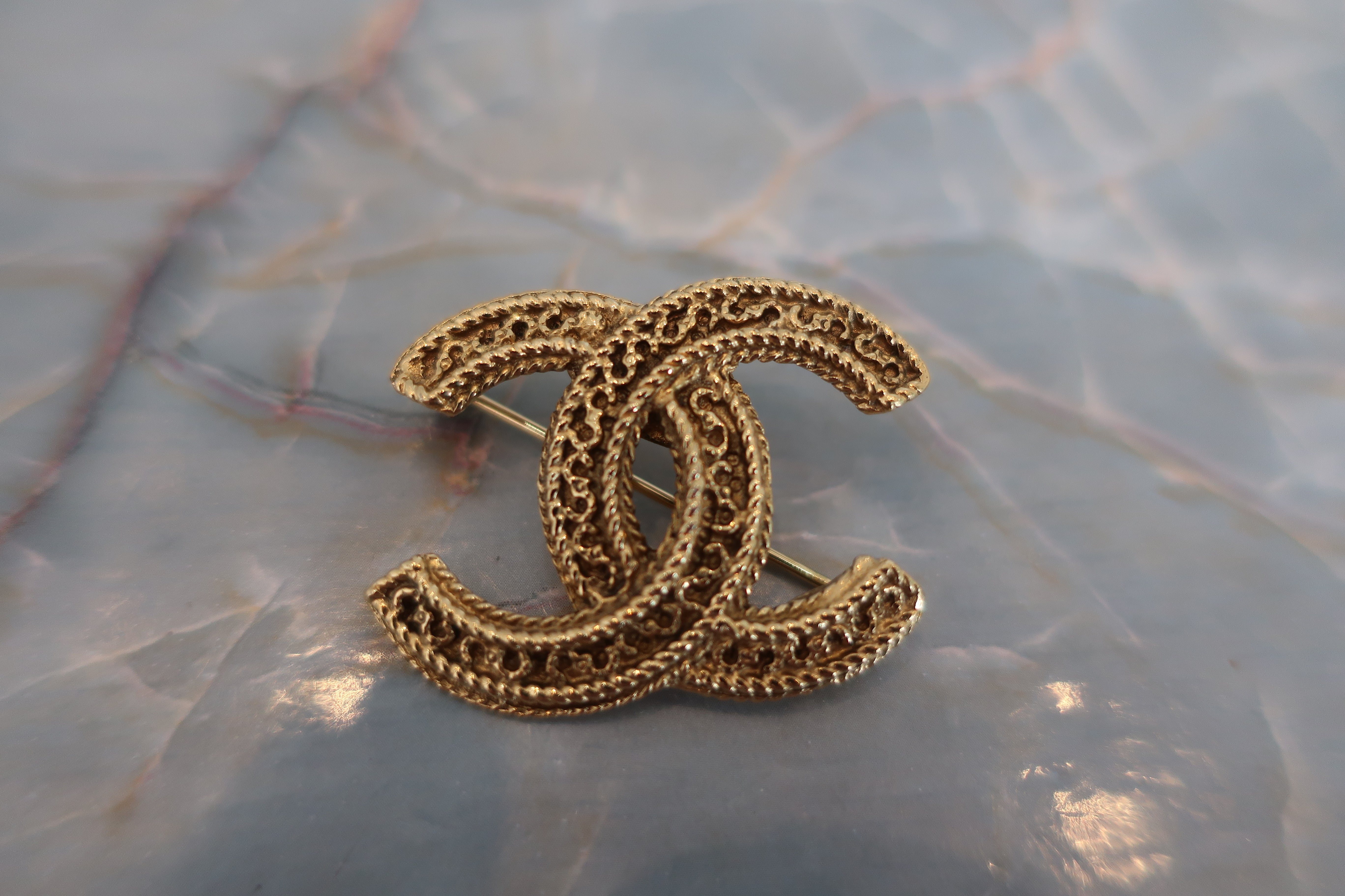 【極美品】シャネル ブローチ ココマーク 王冠 ゴールド金具 26 CHANEL/シャネル ココマークブローチ 金メッキ ゴールド ブローチ