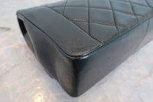 Load image into Gallery viewer, CHANEL  Diana matelasse chain shoulder bag Lambskin Black/Gold hadware Shoulder bag 700060106
