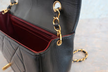 Load image into Gallery viewer, CHANEL  Diana matelasse chain shoulder bag Lambskin Black/Gold hadware Shoulder bag 700060106

