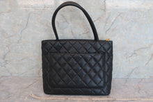 Load image into Gallery viewer, CHANEL Medallion Tote Caviar skin Black/Gold hadware Tote bag 600050001
