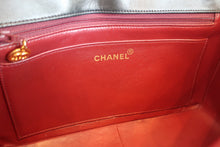 Load image into Gallery viewer, CHANEL  Diana matelasse chain shoulder bag Lambskin Black/Gold hadware Shoulder bag 700060106
