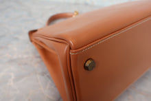 Load image into Gallery viewer, HERMES KELLY 28 Box carf leather Natural Hand bag 600090145
