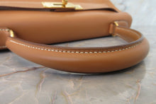 Load image into Gallery viewer, HERMES KELLY 28 Box carf leather Natural 〇X Engraving Hand bag 600120265
