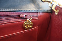 Load image into Gallery viewer, CHANEL  Diana matelasse chain shoulder bag Lambskin Black/Gold hadware Shoulder bag 700060106
