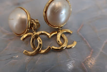 Load image into Gallery viewer, CHANEL CC mark Pearl earring Gold plate Gold Earring 600040087
