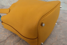 将图片加载到图库查看器，HERMES PICOTIN LOCK ECLAT PM Clemence leather/Swift leather Jaune ambre/Celeste C刻印 Hand bag 800080199

