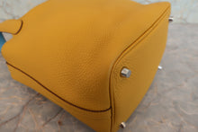 将图片加载到图库查看器，HERMES PICOTIN LOCK ECLAT PM Clemence leather/Swift leather Jaune ambre/Celeste C刻印 Hand bag 800080199
