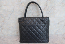 Load image into Gallery viewer, CHANEL Medallion Tote Caviar skin Black/Silver hadware Tote bag 600060059
