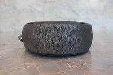 将图片加载到图库查看器，CHANEL/香奈儿 CF 圆形 链条包 荔枝皮 Gray/Silver hadware(灰色/银色金属) 肩背包 800040069
