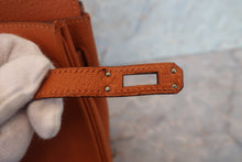 Load image into Gallery viewer, HERMES BIRKIN 25 Chevre myzore goatskim Orange □H Engraving Hand bag 700120086
