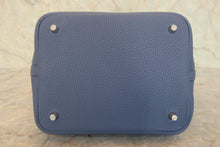 画像をギャラリービューアに読み込む, HERMES／エルメス ピコタンロックエクラＭＭ トリヨンクレマンス/ヴォースイフト ブルーブライトン/カプシーヌ C刻印 ハンドバッグ 800010172
