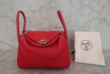 Load image into Gallery viewer, HERMES LINDY 26 Verso Clemence leather Rouge casaque/Rose lipstick □P Engraving Shoulder bag 800010159
