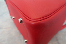 Load image into Gallery viewer, HERMES LINDY 26 Verso Clemence leather Rouge casaque/Rose lipstick □P Engraving Shoulder bag 800010159
