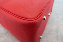 Load image into Gallery viewer, HERMES LINDY 26 Verso Clemence leather Rouge casaque/Rose lipstick □P Engraving Shoulder bag 800010159
