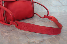 Load image into Gallery viewer, HERMES LINDY 26 Verso Clemence leather Rouge casaque/Rose lipstick □P Engraving Shoulder bag 800010159
