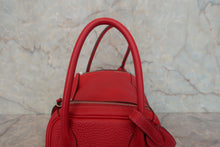 Load image into Gallery viewer, HERMES LINDY 26 Verso Clemence leather Rouge casaque/Rose lipstick □P Engraving Shoulder bag 800010159
