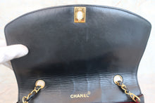 Load image into Gallery viewer, CHANEL  Diana matelasse chain shoulder bag Lambskin Black/Gold hadware Shoulder bag 700060109
