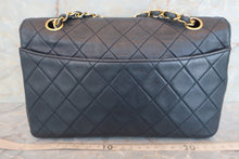 Load image into Gallery viewer, CHANEL Matelasse chain shoulder bag Lambskin Navy/Gold hadware Shoulder bag 600070116
