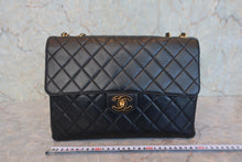 将图片加载到图库查看器，CHANEL/香奈儿 中号CF 单盖包 双链条包 羊皮 Black/Gold hadware(黑色/金色金属) 肩背包 800030137
