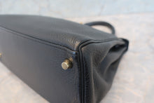 Load image into Gallery viewer, HERMES KELLY 28 Clemence leather Black T Engraving Shoulder bag 700120060
