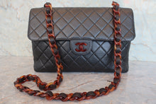 Load image into Gallery viewer, CHANEL Matelasse tortoiseshell chain shoulder bag Lambskin Black/Gold hadware Shoulder bag 800070031
