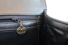 Load image into Gallery viewer, CHANEL Matelasse tortoiseshell chain shoulder bag Lambskin Black/Gold hadware Shoulder bag 800070031
