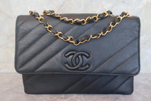 将图片加载到图库查看器，CHANEL/香奈儿 垂直针迹 链条包 荔枝皮 Black/Gold hadware(黑色/金色金属) 肩背包 700120117
