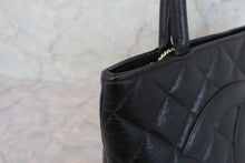 Load image into Gallery viewer, CHANEL Medallion Tote Caviar skin Black/Silver hadware Tote bag 600090008
