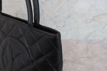 Load image into Gallery viewer, CHANEL Medallion Tote Caviar skin Black/Silver hadware Tote bag 600090008
