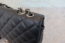 Load image into Gallery viewer, CHANEL Medium Matelasse Single Flap chain shoulder bag Caviar skin Black/Silver hadware Shoulder bag 800060005
