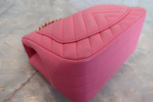 Load image into Gallery viewer, CHANEL  V-Stitch chain shoulder bag Lambskin Pink/Gold hadware Shoulder bag 700100046
