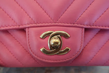 Load image into Gallery viewer, CHANEL  V-Stitch chain shoulder bag Lambskin Pink/Gold hadware Shoulder bag 700100046
