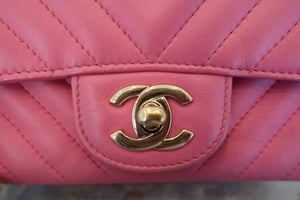 CHANEL  V-Stitch chain shoulder bag Lambskin Pink/Gold hadware Shoulder bag 700100046