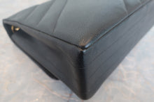 将图片加载到图库查看器，CHANEL/香奈儿 垂直针迹 链条包 荔枝皮 Black/Gold hadware(黑色/金色金属) 肩背包 700120117
