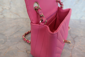 CHANEL  V-Stitch chain shoulder bag Lambskin Pink/Gold hadware Shoulder bag 700100046