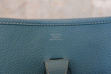 将图片加载到图库查看器，HERMES EVELYNE 3PM Clemence leather Blue jean □M刻印 Shoulder bag 800040064
