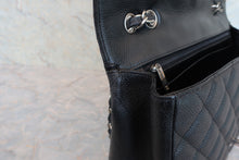 Load image into Gallery viewer, CHANEL Medium Matelasse Single Flap chain shoulder bag Caviar skin Black/Silver hadware Shoulder bag 800060005
