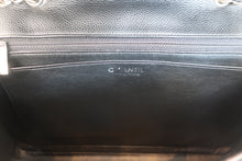 Load image into Gallery viewer, CHANEL Medium Matelasse Single Flap chain shoulder bag Caviar skin Black/Silver hadware Shoulder bag 800060005
