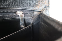 Load image into Gallery viewer, CHANEL Medium Matelasse Single Flap chain shoulder bag Caviar skin Black/Silver hadware Shoulder bag 800060005
